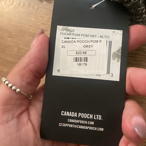 NWT Canada Pooch Beanie - Picture 4 of 4